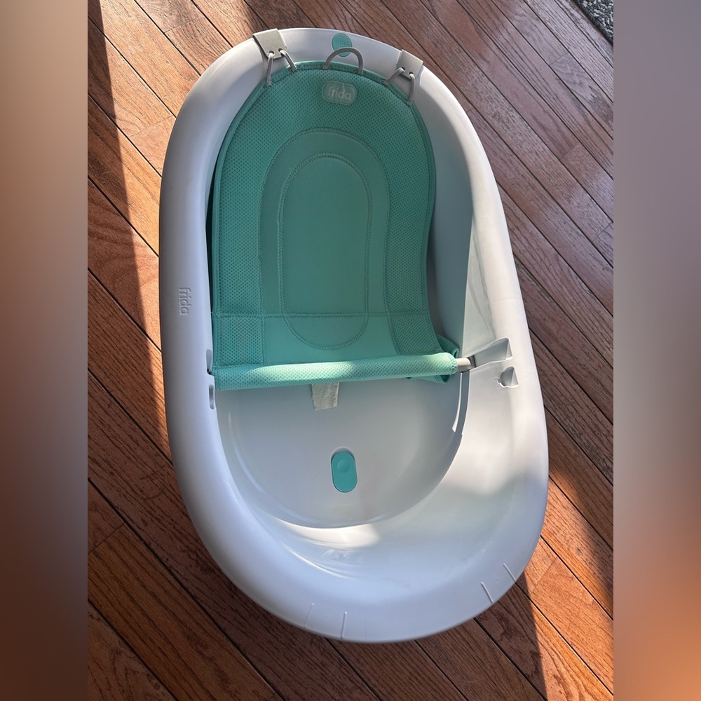 frida Baby Bath Tub with Mesh Infant Sling